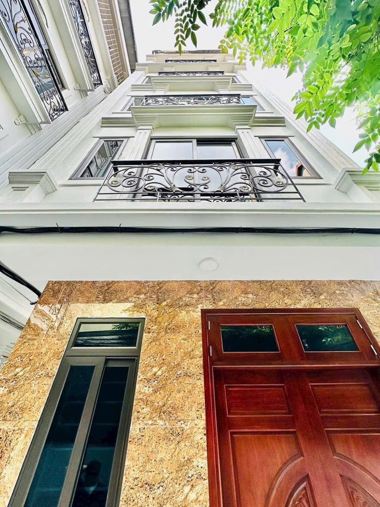 LIÊN MẠC -NHÀ MỚI- THANG MÁY- Ô TÔ 7 CHỖ ĐỖ CỔNG – CHỈ VIỆC XÁCH VALY VỀ Ở.